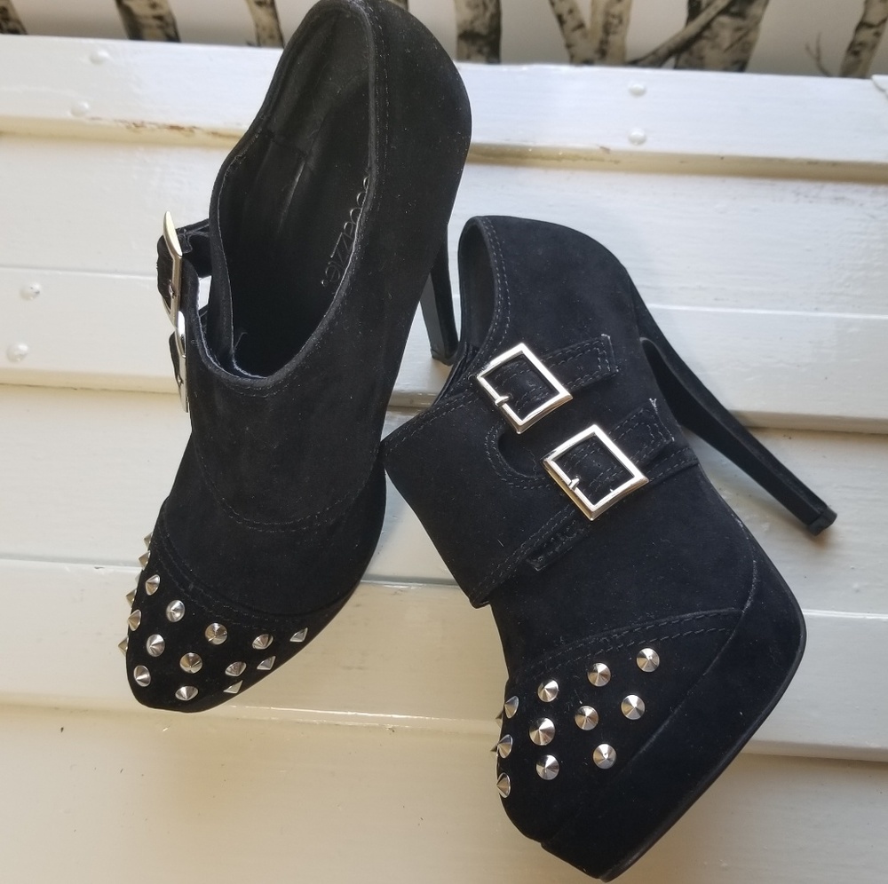 Shoe Dazzle Yumi Spike Buckle Booties, size 6.5
